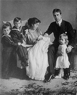 Description: Description: Description: http://upload.wikimedia.org/wikipedia/commons/thumb/d/db/Crown_Prince_Gustav_%28VI%29_Adolf_of_Sweden_w_fam_07729v.jpg/250px-Crown_Prince_Gustav_%28VI%29_Adolf_of_Sweden_w_fam_07729v.jpg
