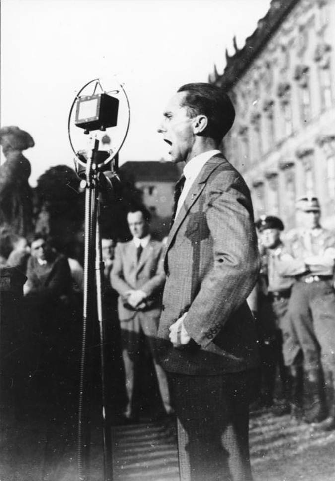 Description: D:\Users\MichaelN\Pictures\_Temp\Germany\Paul Joseph Goebbels\Bundesarchiv_Bild_119-2406-01,_Berlin-Lustgarten,_Rede_Joseph_Goebbels.jpg